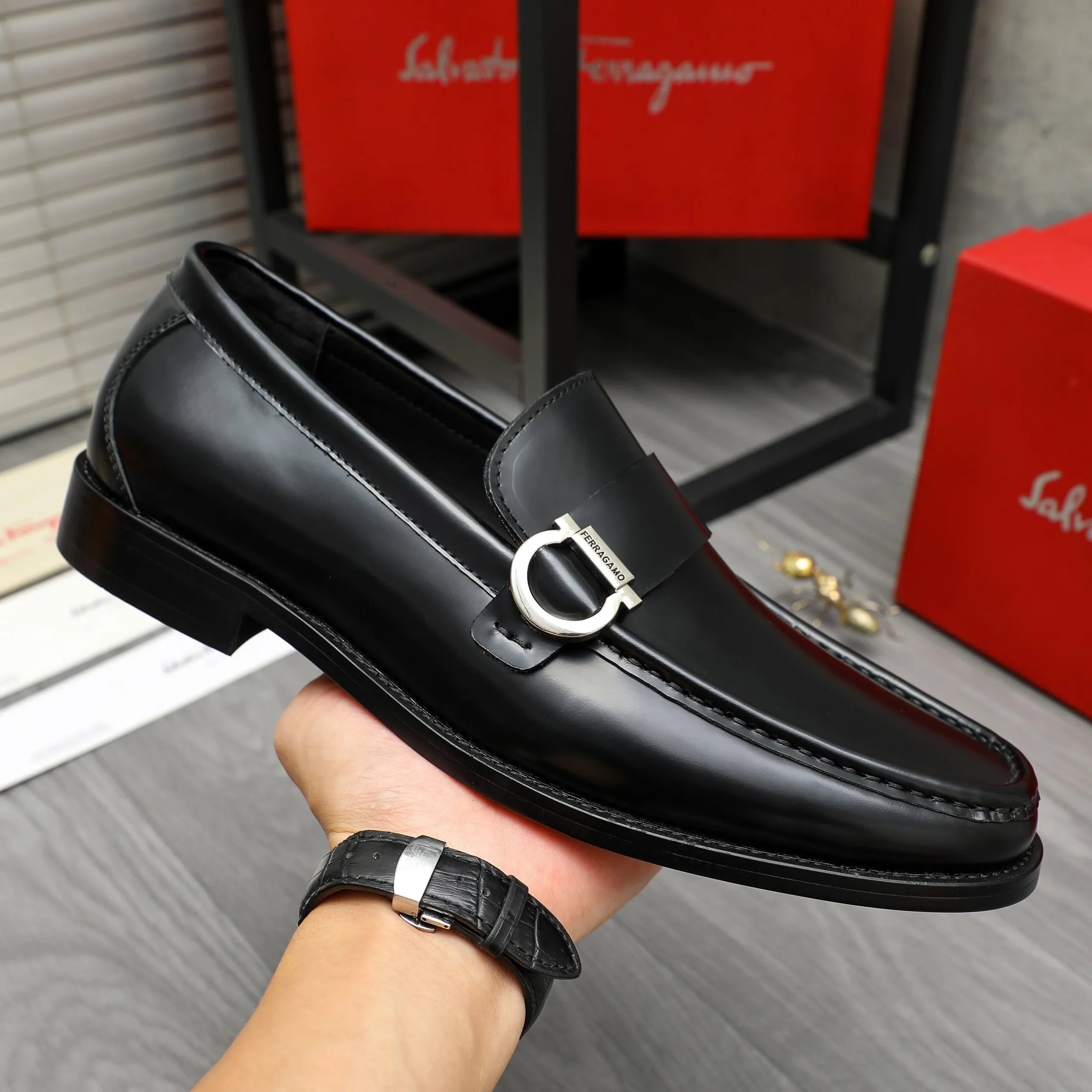 Men's shoes 💰442 Product trademark: Ferragamo "Ferragamo" business formal leather shoes Regular size: 38-46 (45.46 custom-made and non-returnable) Product materials: Selected pearlescent cowhide upper, cowhide lining, original rubber outsole